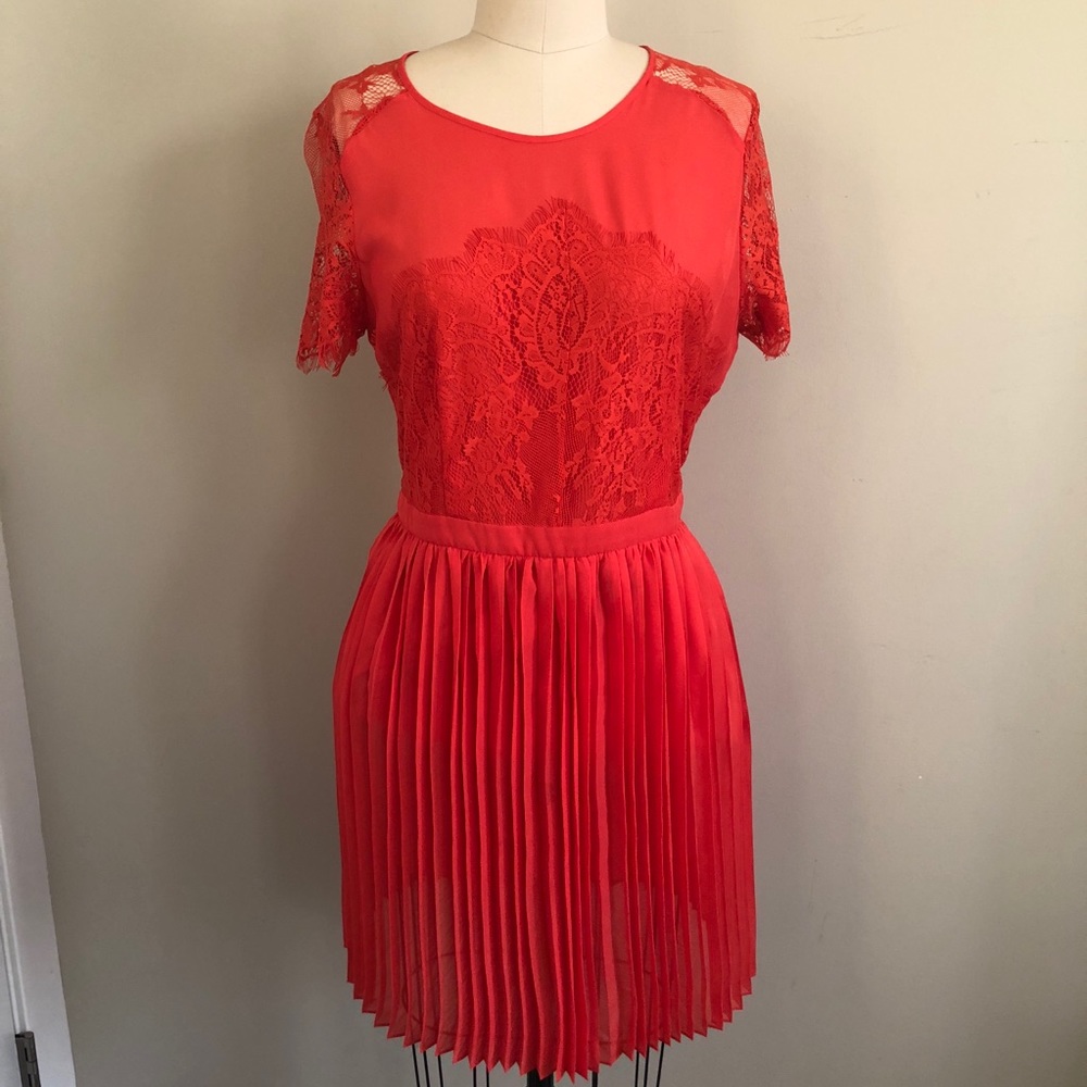 IMPULSE LACE/ PLEATED DRESS